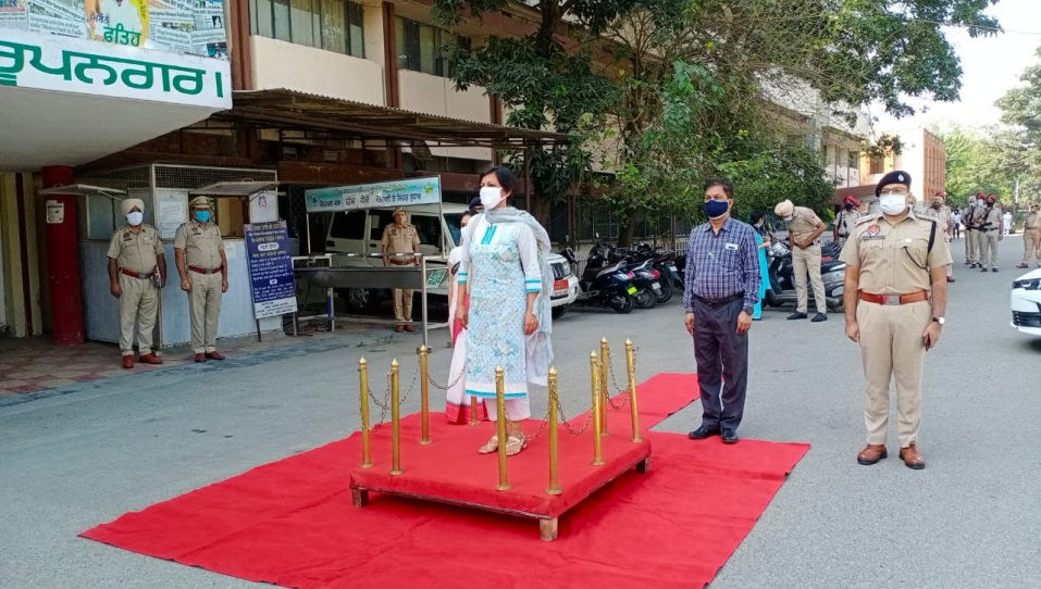 पराली जलाने की घटनाओं में बड़ी कमी और सरकार का हर विभाग लोगों को फ़सलीय अवशेष न जलाने के लिए कर रहा है जागरूक